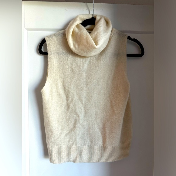Aritzia Sweaters - Aritzia Babaton cream cashmere sleeveless turtleneck sweater | size XS